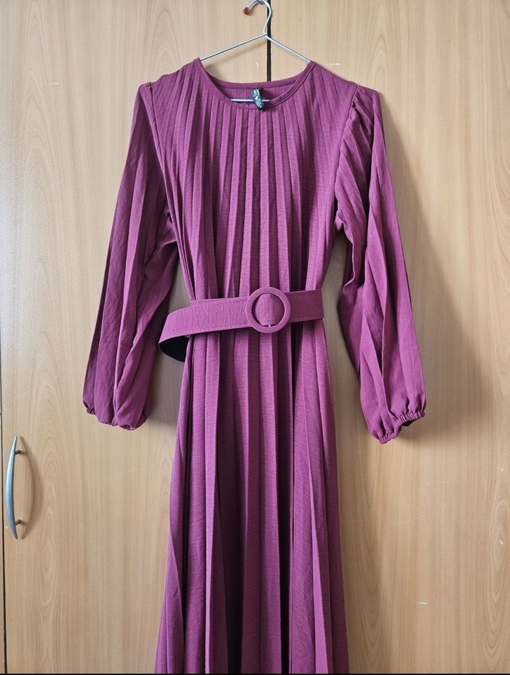 Uzun Piliseli bordo Elbise - Görsel 2