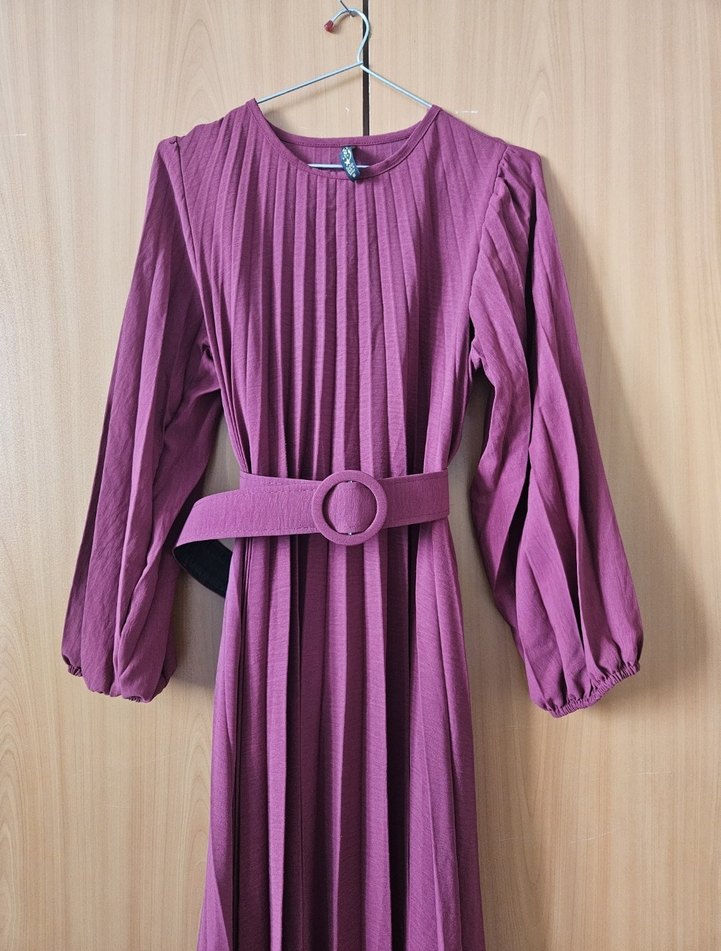 Uzun Piliseli bordo Elbise - Görsel 3