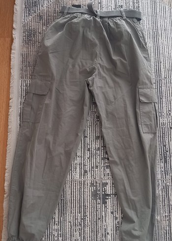 Gri Kemerli Rahat Kesim Kadın Pantolon