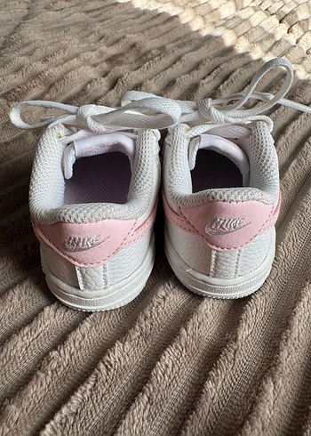 19 Beden Nike Beyaz Kız Çocuk Spor Ayakkabısı