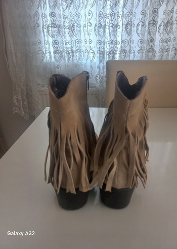 39 Beden Püsküllü Bej Süet Kadın Bot