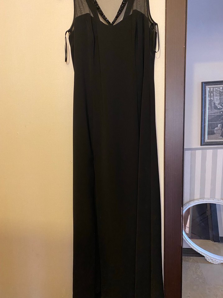 Siyah Drapeli Uzun V-Yaka Kolsuz Elbise - Görsel 2