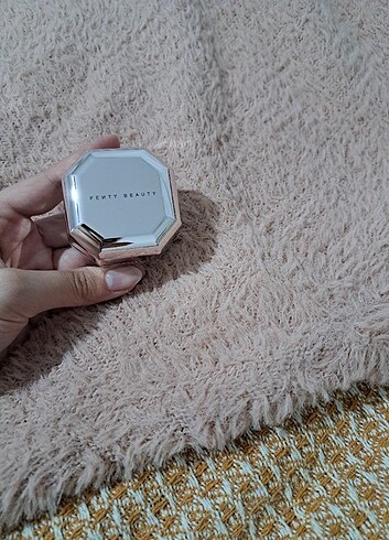Beden FENTY BAKING POWDER