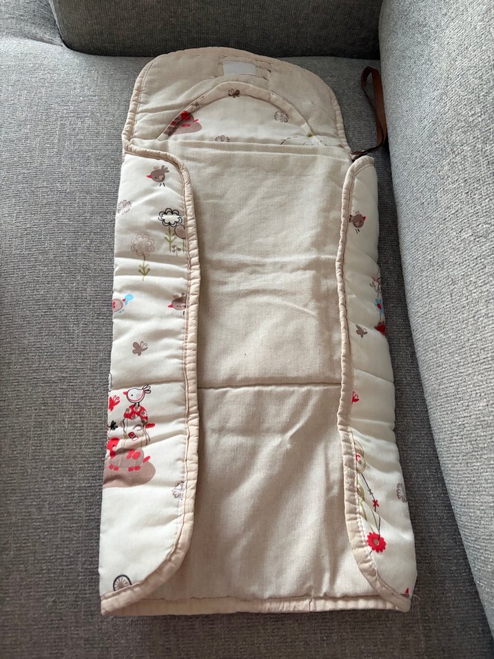 Baskılı Bej Bebek Çantası Alt Açma Minderi - Görsel 2