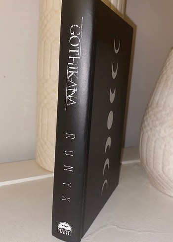 Gothikana - Runyx Roman