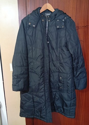 LC Waikiki Siyah Kapusonlu Sisme Mont
