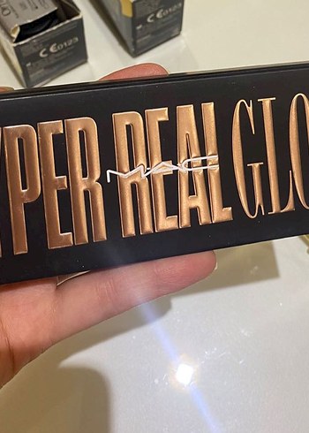 MAC Hyper Real Glow Aydınlatıcı Palet