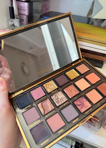  Beden Renk Huda Beauty Far Palet