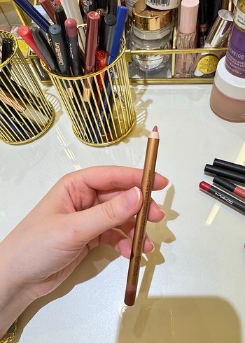 Diğer Charlotte Tilbury Lip Cheat - Pillow Talk