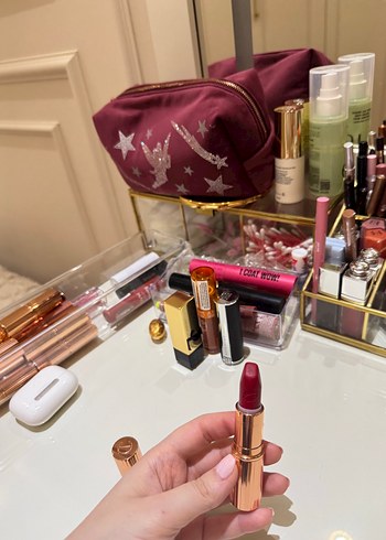 Diğer Charlotte Tilbury Ruj-Carinas Love