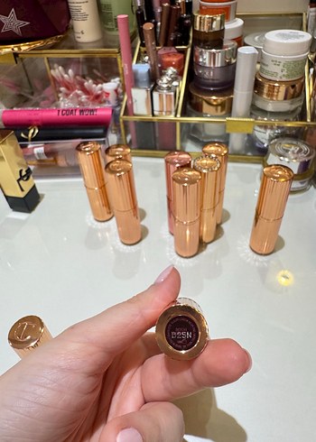 Beden Charlotte Tilbury Ruj-Bitch Perfect