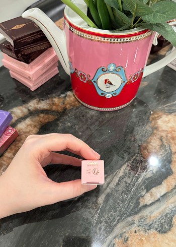 Beden Charlotte Tilbury Ruj-Pillow Talk Medium