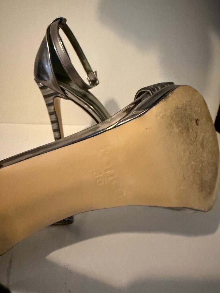 Klasik Gri Yılan Desenli Topuklu Ayakkabı - Görsel 3