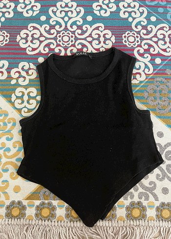 Siyah Mini Yüksek Yakalı Crop Top