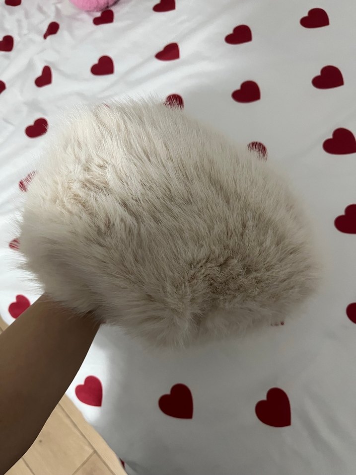 Beyaz Kürklü Kadın Bere - Görsel 3