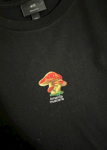 Düğmeli Siyah Baskılı  Tişörtü - Görsel 2