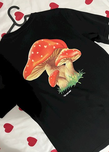 Düğmeli Siyah Baskılı  Tişörtü - Görsel 4