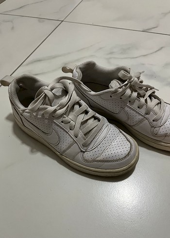 Nike Beyaz Bağcıklı Kadın Sneakers