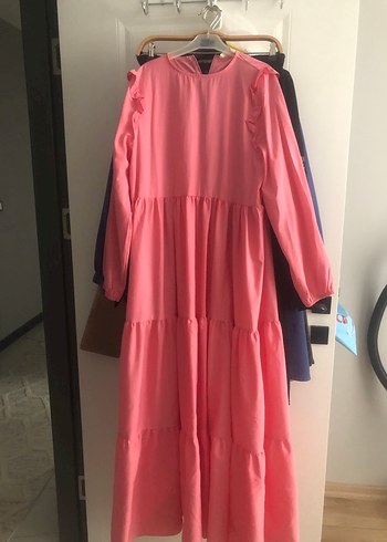 Pembe Uzun Volanlı Kadın Elbise
