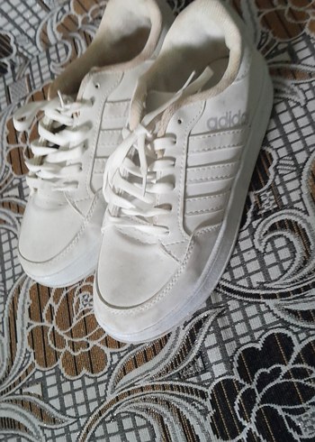 37 Beden Beyaz Adidas Kadın Spor Ayakkabı