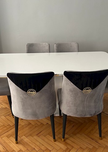 Gri Yüksek Sandalye Seti ve büyük yemek masası