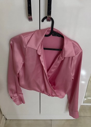 Pembe V Yakalı Uzun Kollu Kadın Gömlek