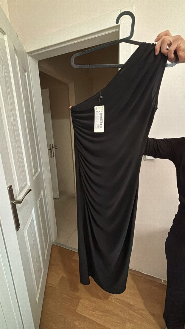 Siyah V Yaka İnce Askılı Midi Kalem Elbise - Görsel 3