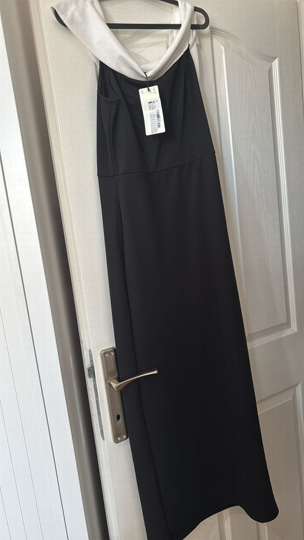 Beyaz Detaylı Siyah Uzun Kalem Elbise - Görsel 2