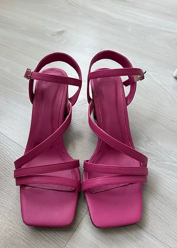 Pembe Minimalist Topuklu Kadın Sandalet