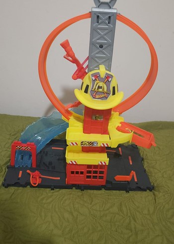 hot wheels hw hkx41 çember pisti itfaiye seti - Görsel 2