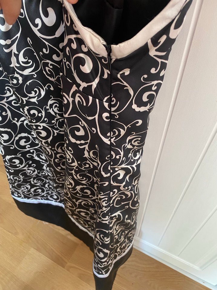 Desenli Siyah Gri Kolsuz Elbise - Görsel 3