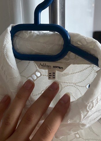38 Beden Nakışlı Beyaz Kısa Kollu Kadın Gömlek