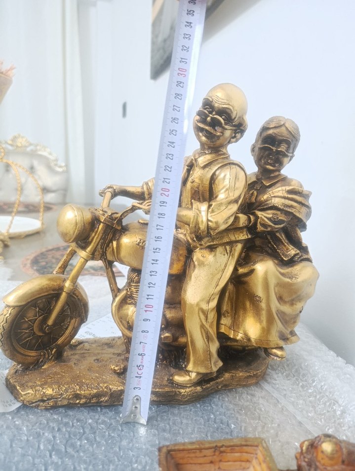 Altın Renkli Parlak Motosikletli Figürin - Görsel 3