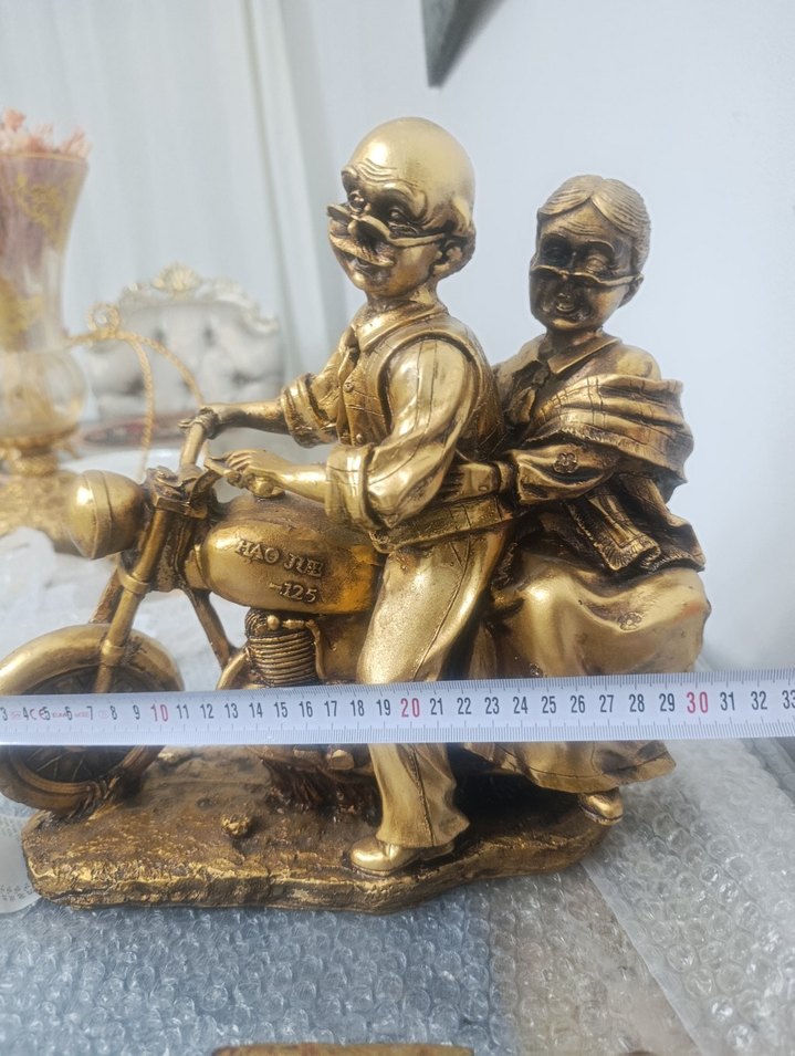 Altın Renkli Parlak Motosikletli Figürin - Görsel 2