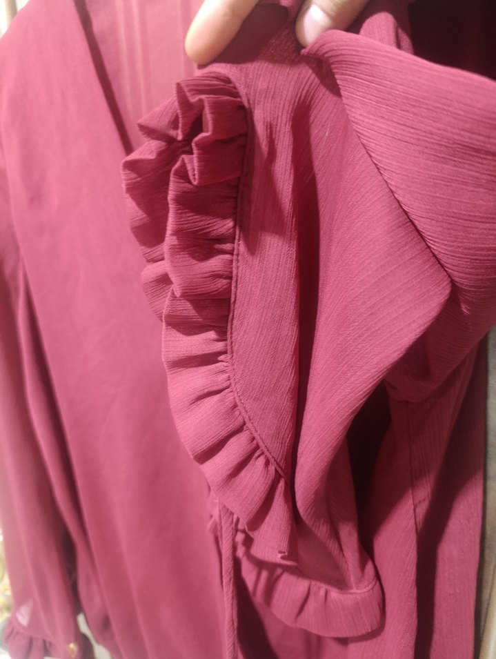 Bordo V Yaka Fırfırlı Kadın Bluz - Görsel 2