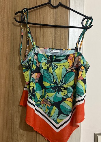 Çiçek Desenli Askılı Mini Bluz