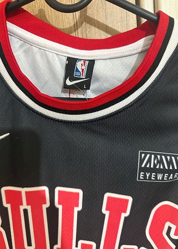 l Beden Siyah Bulls 23 Numaralı Erkek Atlet