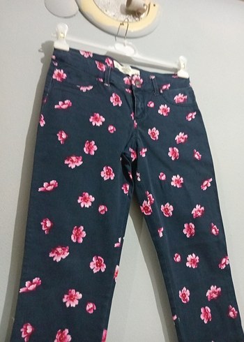 Çiçek Desenli Koyu Renk Kadın Denim Pantolon - Görsel 2