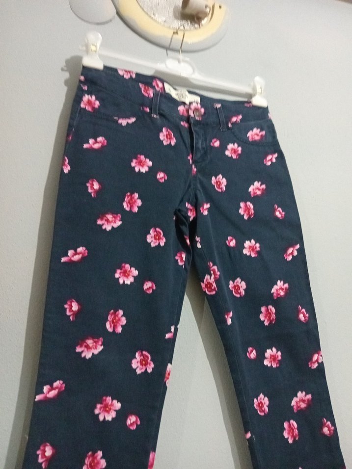 Çiçek Desenli Koyu Renk Kadın Denim Pantolon - Görsel 2