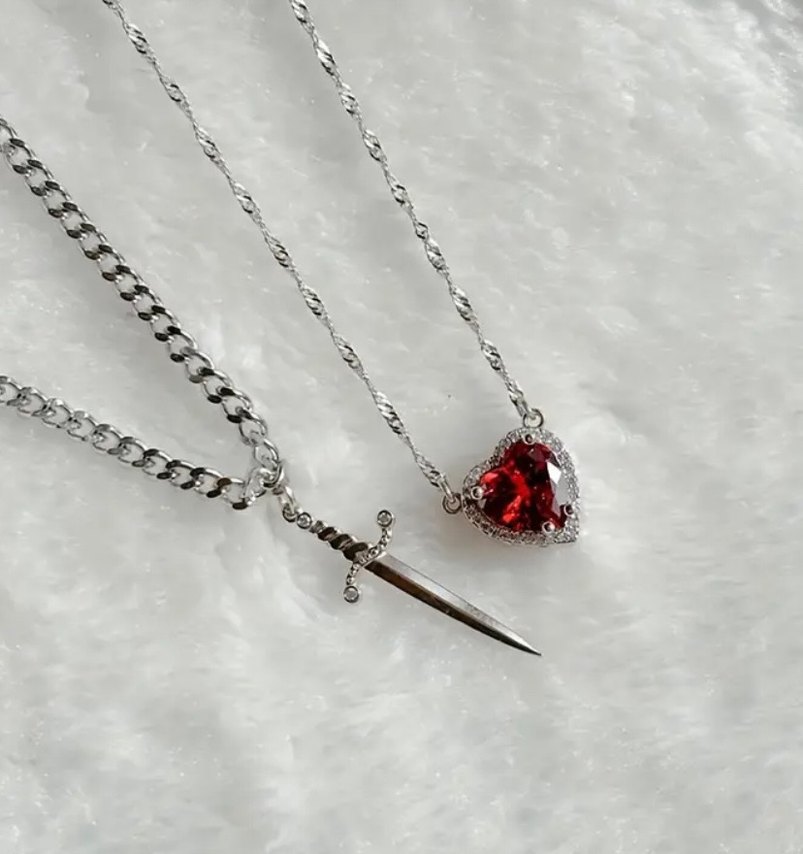 Kırmızı Gotik Zincir Detaylı Midi Kolye - Görsel 3