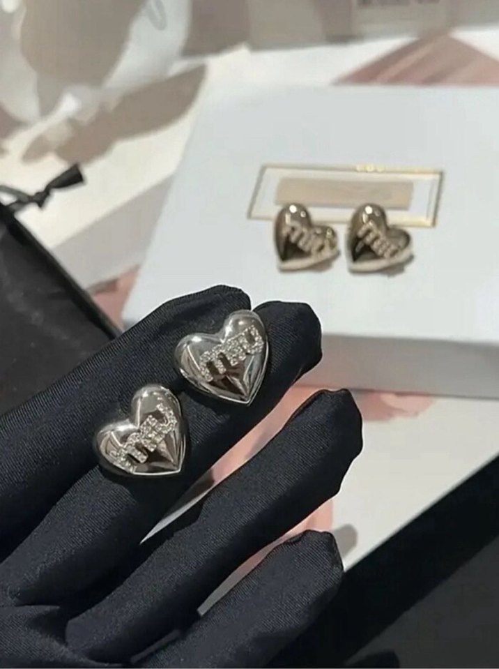 Miu Miu muadil Gri Taşlı Kalp Küpeler - Görsel 2