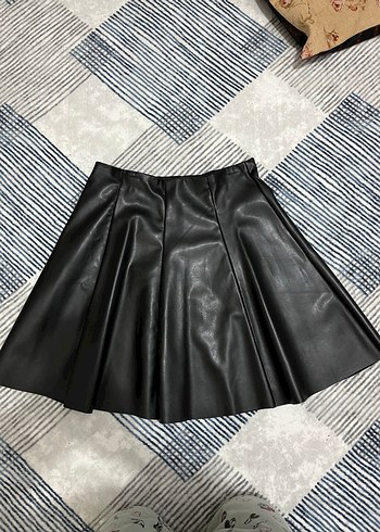 Siyah Deri Pilili Mini Etek