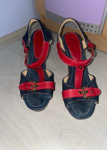 Kırmızı Tokalı Platform Topuklu Kadın Ayakkabı - Görsel 3