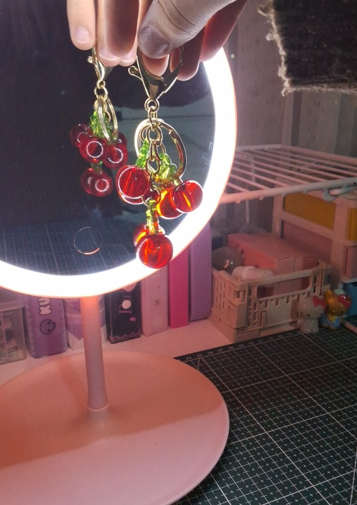 kırmızı renkli kirazlı  charm - Görsel 2
