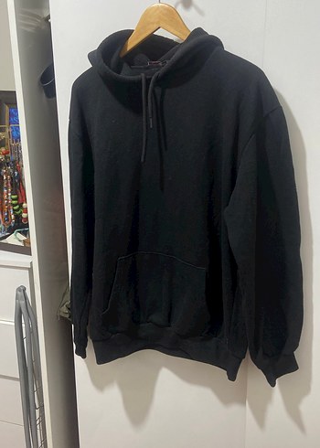 Siyah Kapüşonlu Sweatshirt