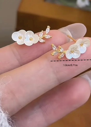 Beden Beyaz Çiçekli Boncuklu Midi Küpe
