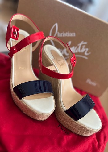 Christian Louboutin Kırmızı Tokalı Dolgu Topuklu Kadın Ayakkabı