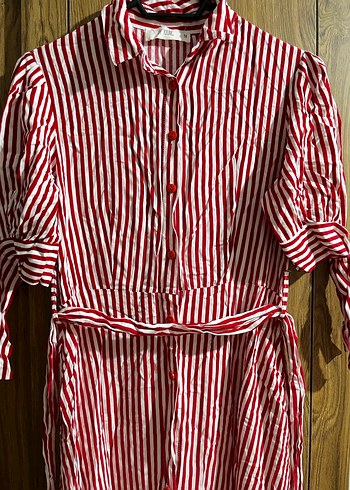 Kısa Kollu Kırmızı Çizgili Pilili Elbise - Görsel 2
