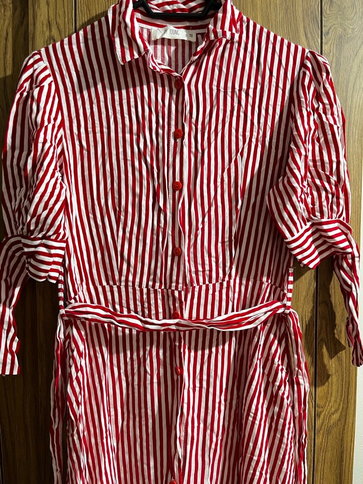 Kısa Kollu Kırmızı Çizgili Pilili Elbise - Görsel 2