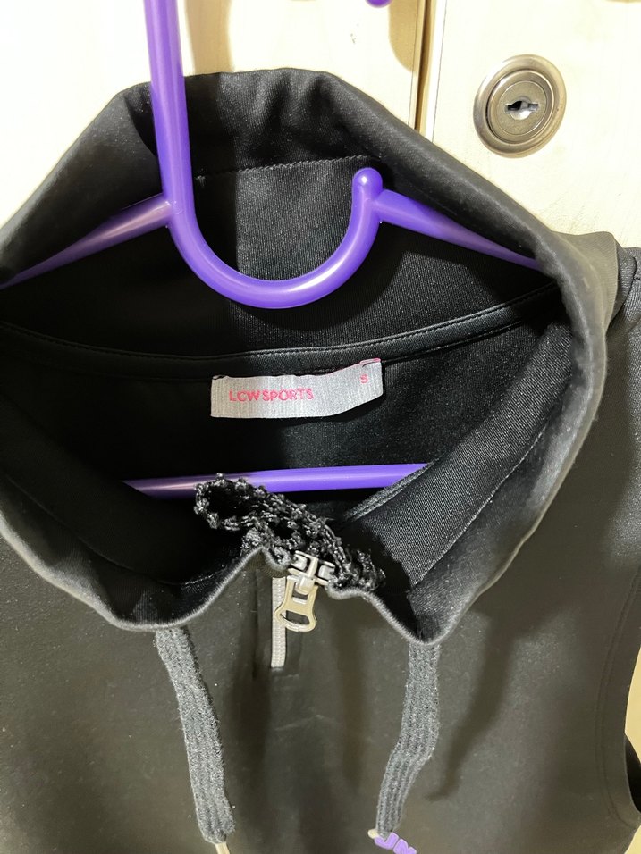 Kadın Siyah Yüksek Yakalı Spor Üst - Görsel 2